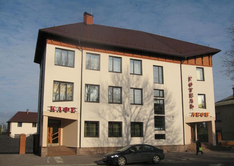 Готель Леон Novohrad-Volynskyj Exteriör bild